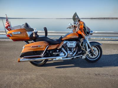 14 Harley-Davidson CVO Breakout
