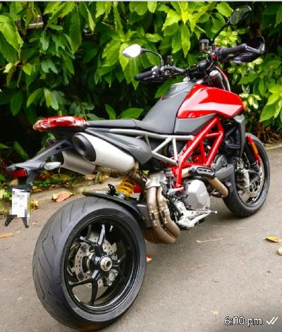 20 Ducati Hypermotard 950