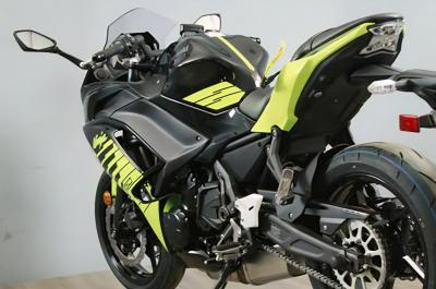 25 Kawasaki Ninja 650 Performance